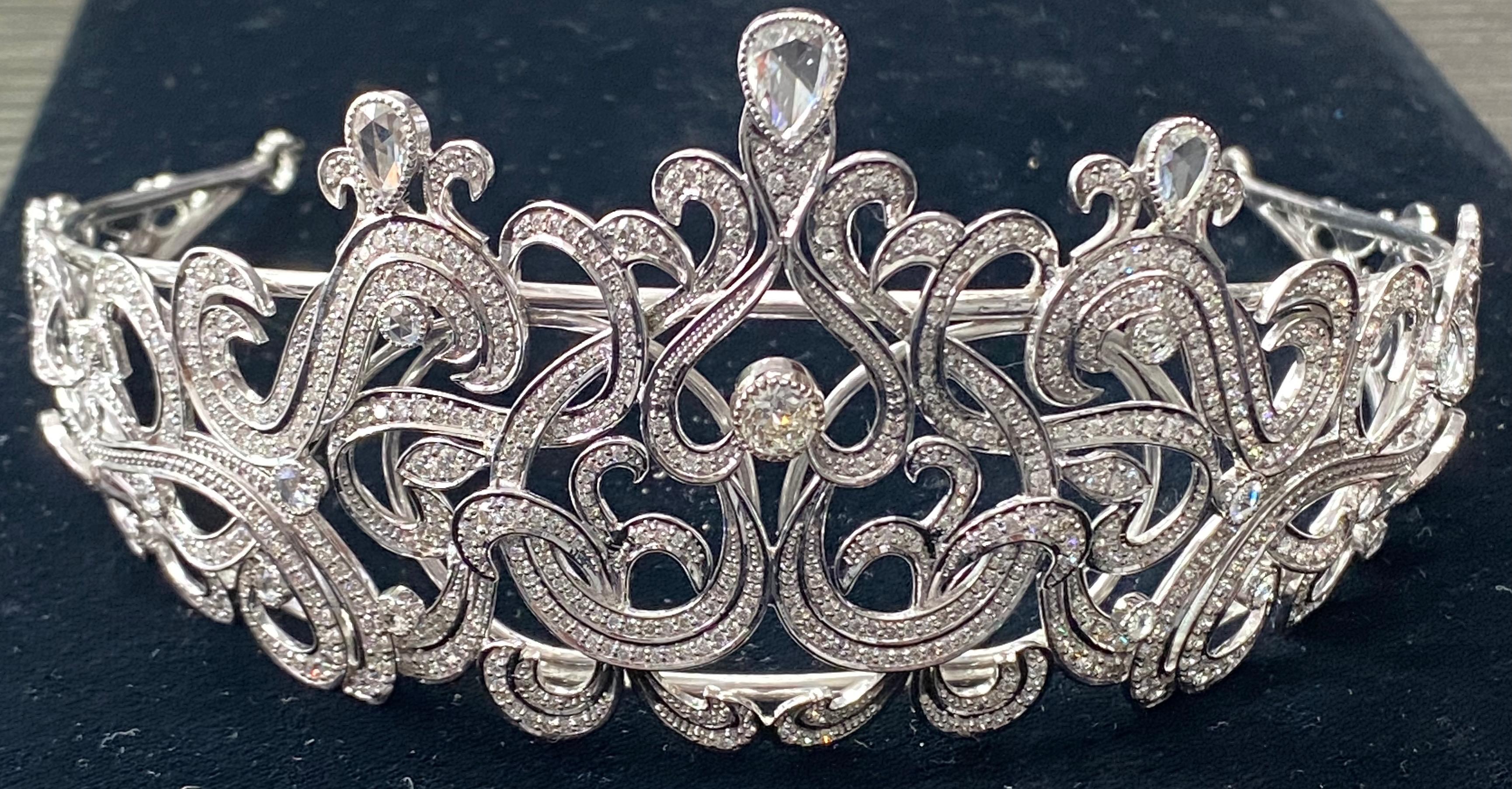 Kronjuwelier-Diamant-Tiara mit Diamanten besetzt und mit Diamanten im Gewicht von 16,67 Karat  (Brillantschliff) im Angebot