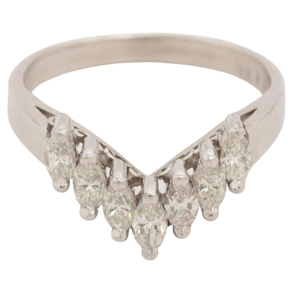 Anello con diamante Crown Marquise in platino in vendita