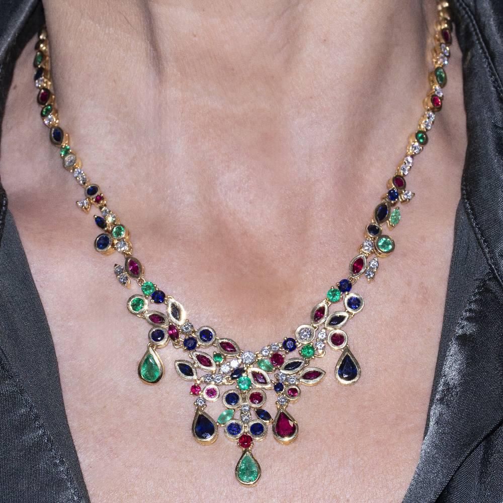 Donna Collana CORONA con pietre preziose e diamanti in vendita
