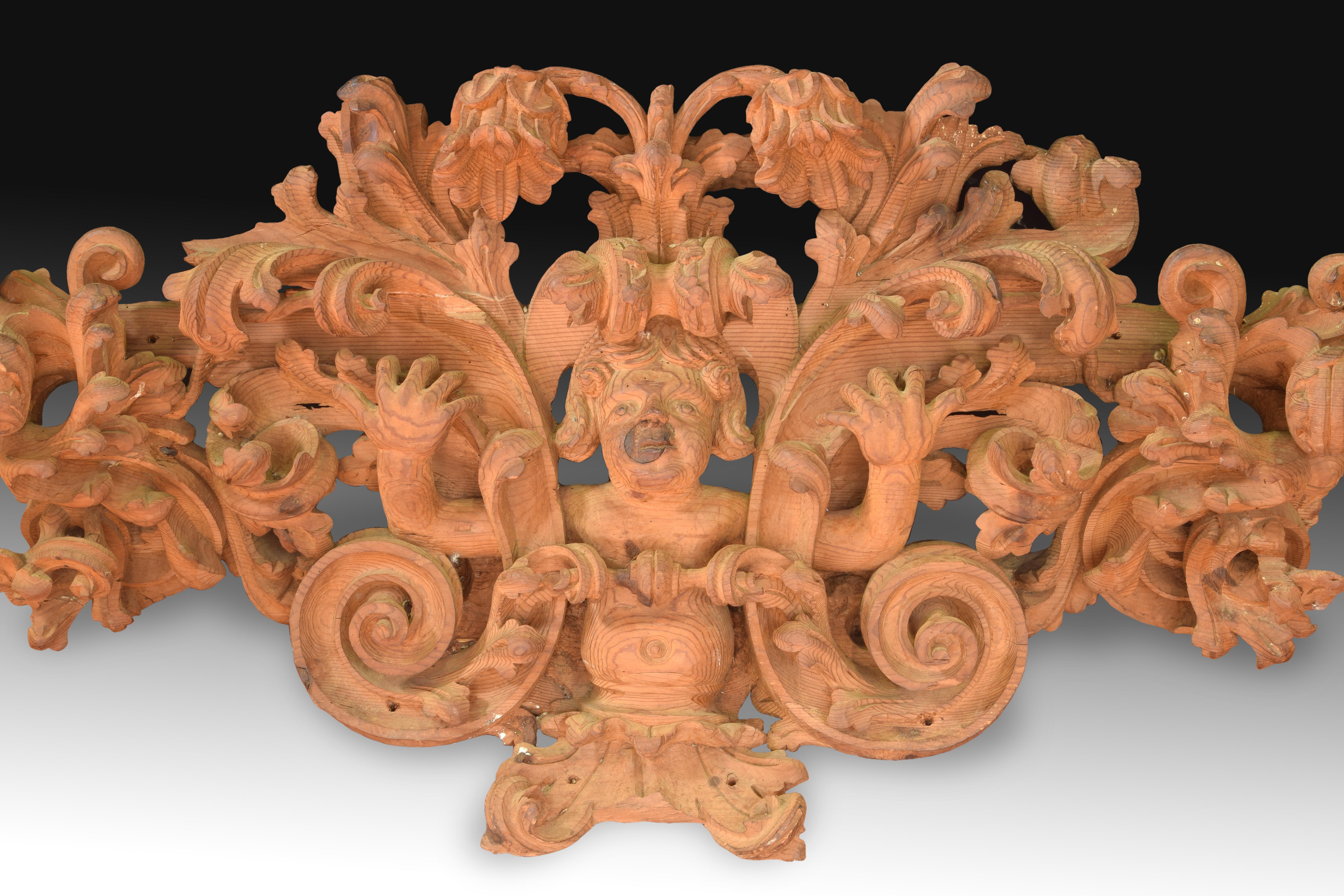Baroque Crown or Crest, Pinewood, 17th Century For Sale