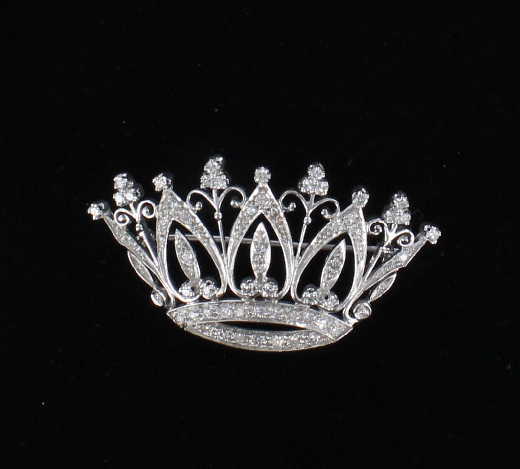 Round Cut Crown Pin Set in Platinum Contains 1.0 Carat Total Weight Diamonds For Sale