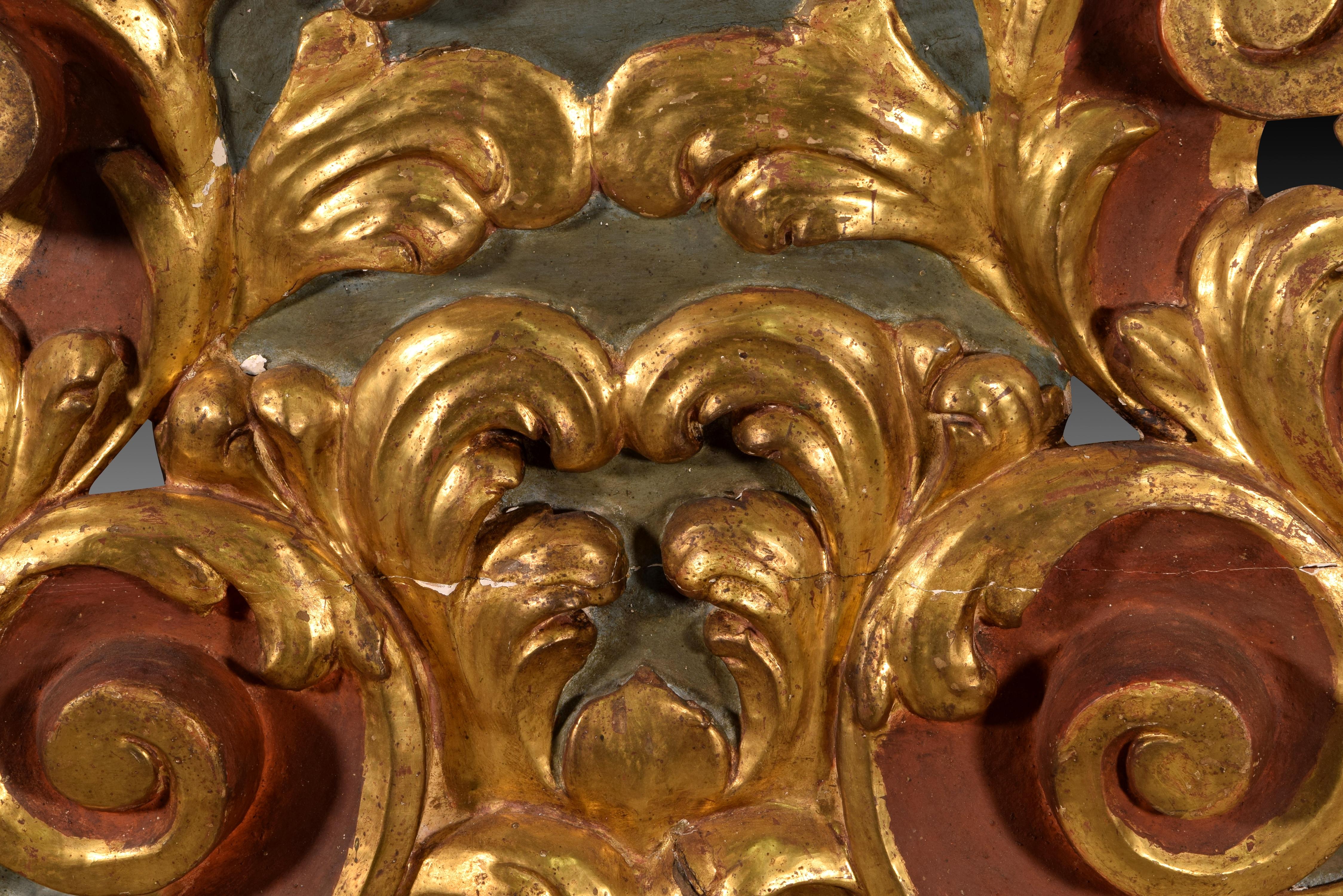 Die Krone. Polychromiertes und geschnitztes Holz:: 17. Jahrhundert (Spanisch) im Angebot