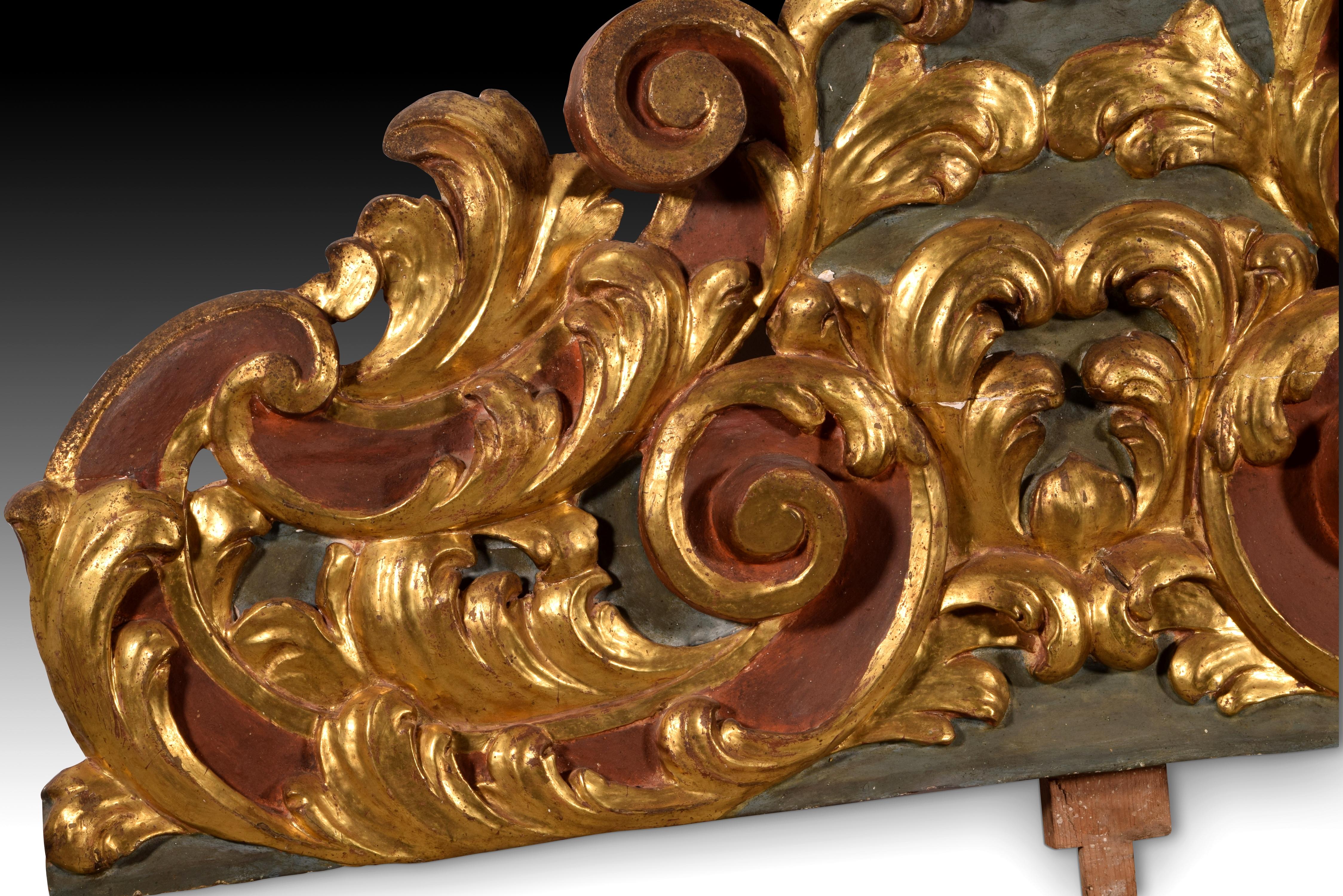 Crown. Polychromed and Carved Wood, 17th Century For Sale 1