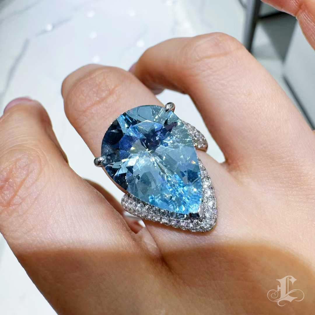 Crown Radiance-GUILD Zertifizierter 9,82ct Santa Maria Aquamarin 2,22ct Diamantring (Tropfenschliff) im Angebot