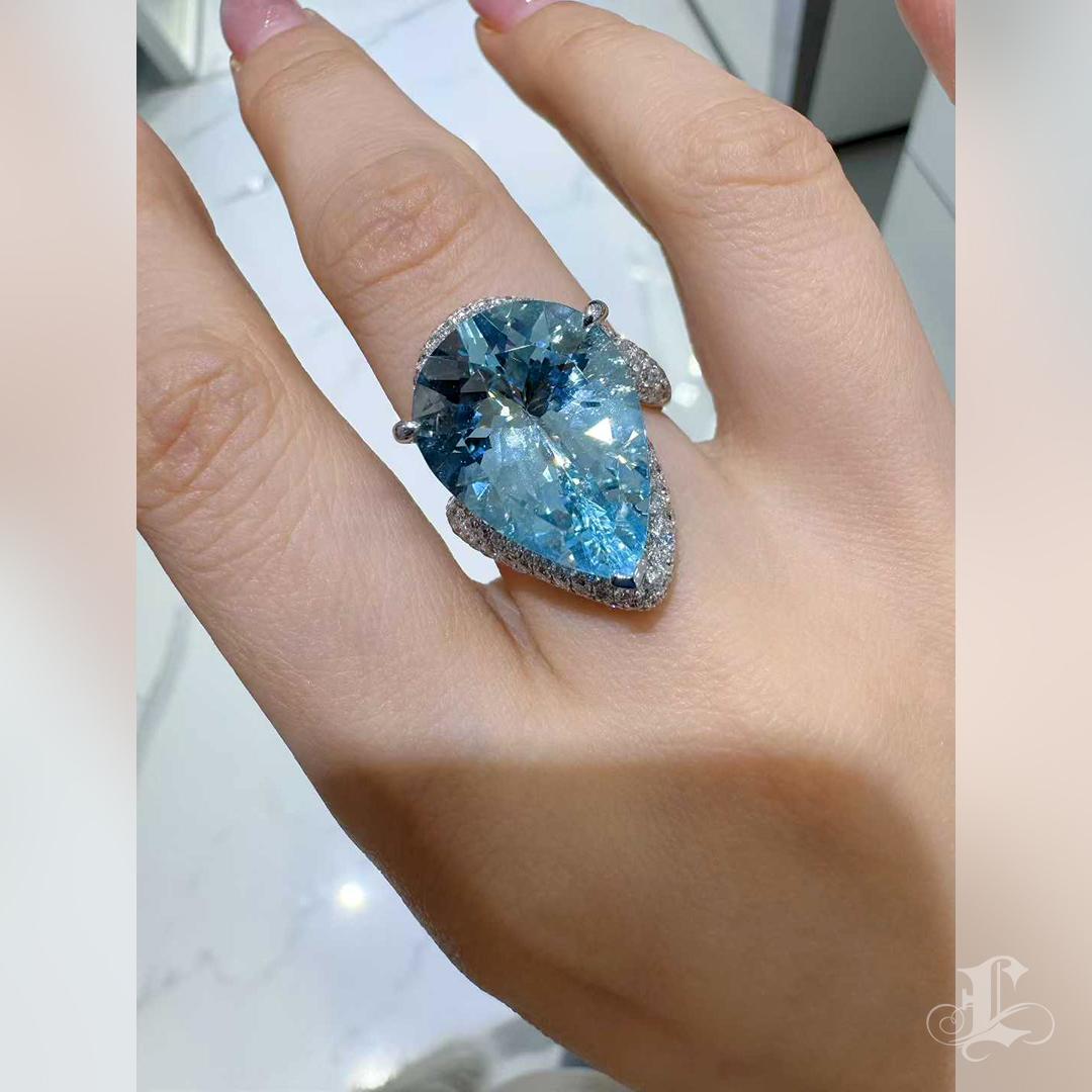 Crown Radiance-GUILD Zertifizierter 9,82ct Santa Maria Aquamarin 2,22ct Diamantring im Zustand „Neu“ im Angebot in New York, NY