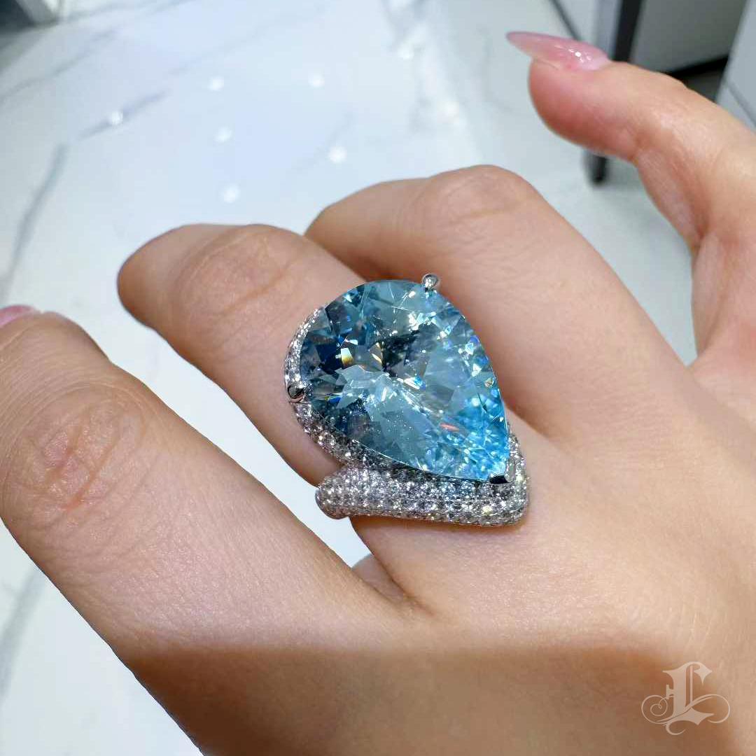 Crown Radiance-GUILD Zertifizierter 9,82ct Santa Maria Aquamarin 2,22ct Diamantring Damen im Angebot