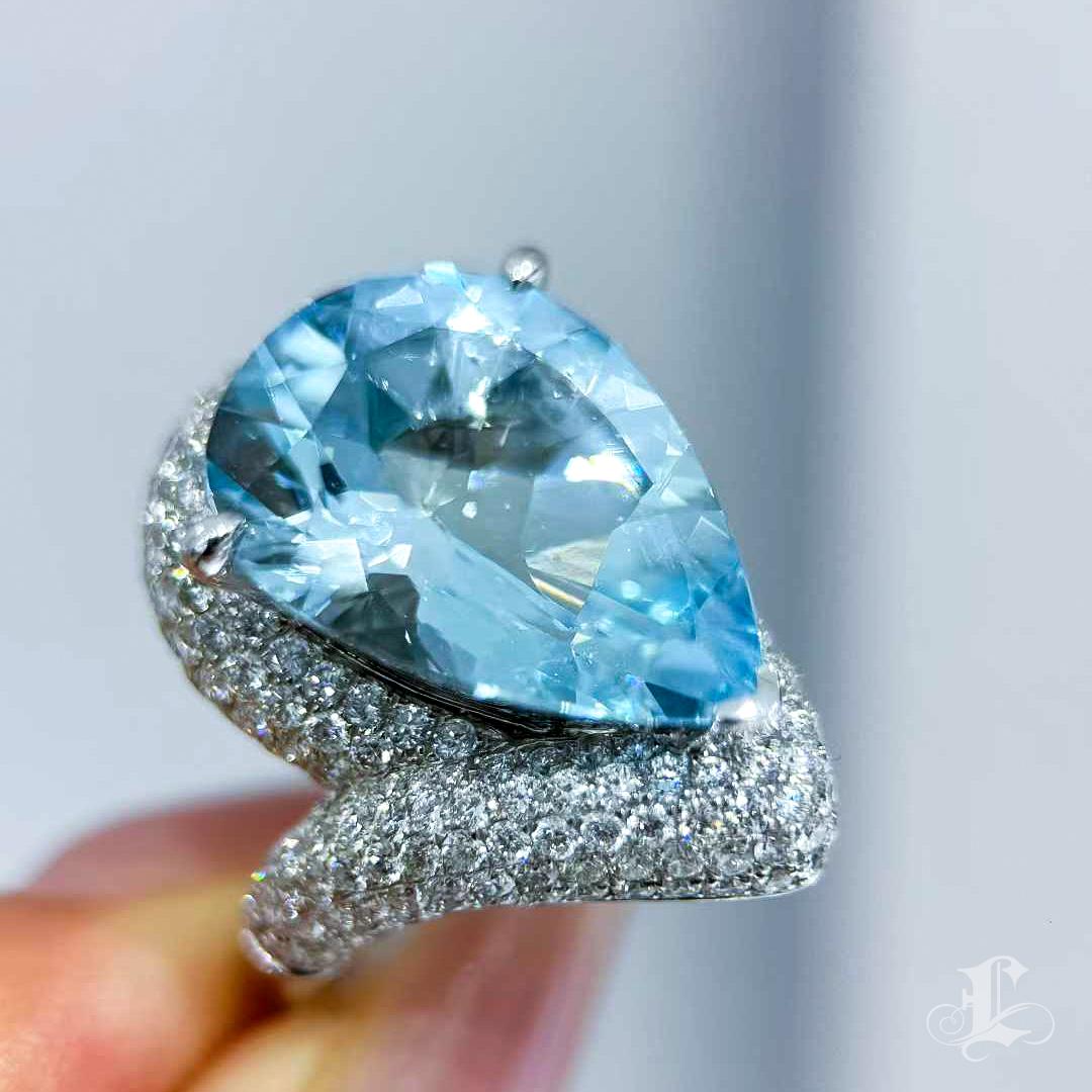 Crown Radiance-GUILD Zertifizierter 9,82ct Santa Maria Aquamarin 2,22ct Diamantring im Angebot 1