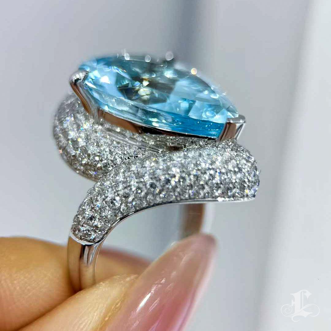 Crown Radiance-GUILD Zertifizierter 9,82ct Santa Maria Aquamarin 2,22ct Diamantring im Angebot 2