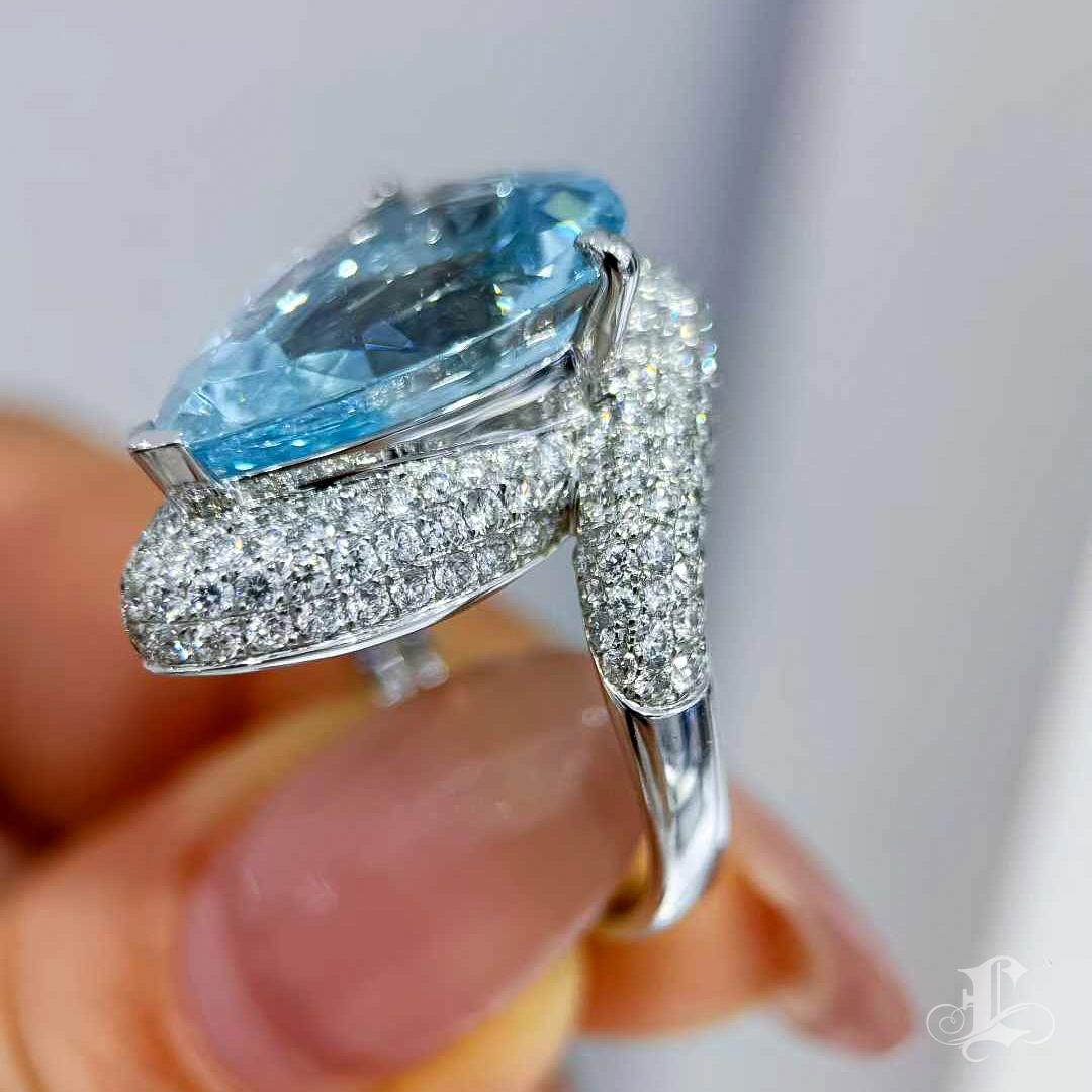 Crown Radiance-GUILD Zertifizierter 9,82ct Santa Maria Aquamarin 2,22ct Diamantring im Angebot 3