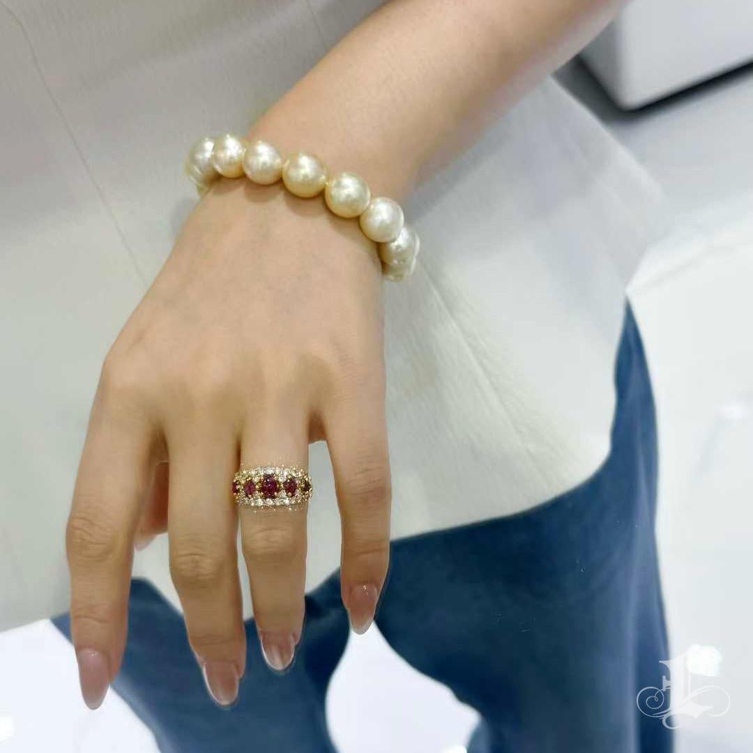 【Crown Radiance】 South Sea Golden Pearl Bracelet In New Condition For Sale In New York, NY