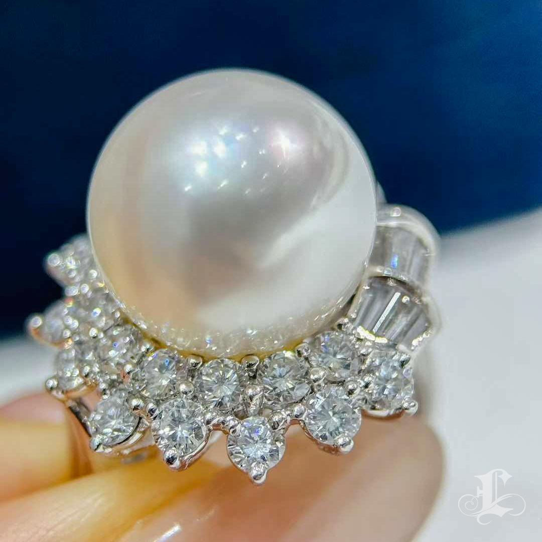 【Crown Radiance】12.5–13mm Aurora South Sea Pearl & Diamond Ring in Platinum In New Condition For Sale In New York, NY
