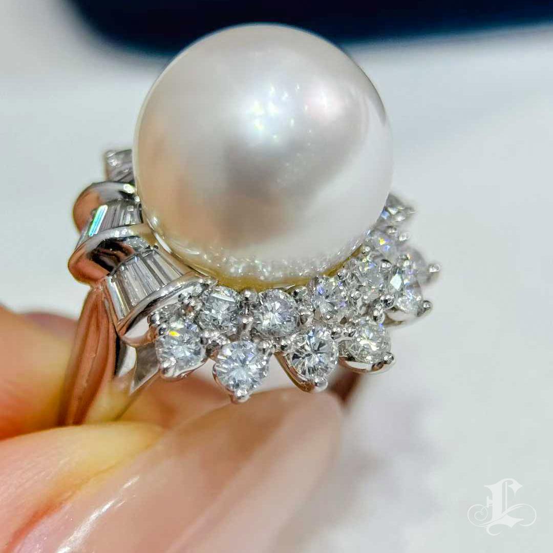 【Crown Radiance】12.5–13mm Aurora South Sea Pearl & Diamond Ring in Platinum For Sale 1