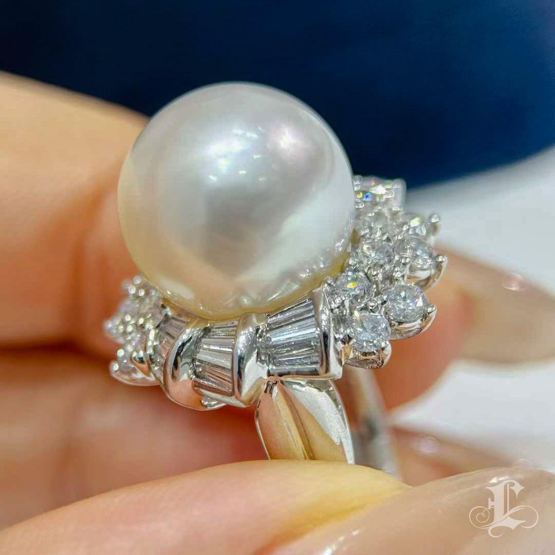 【Crown Radiance】12.5–13mm Aurora South Sea Pearl & Diamond Ring in Platinum For Sale 2