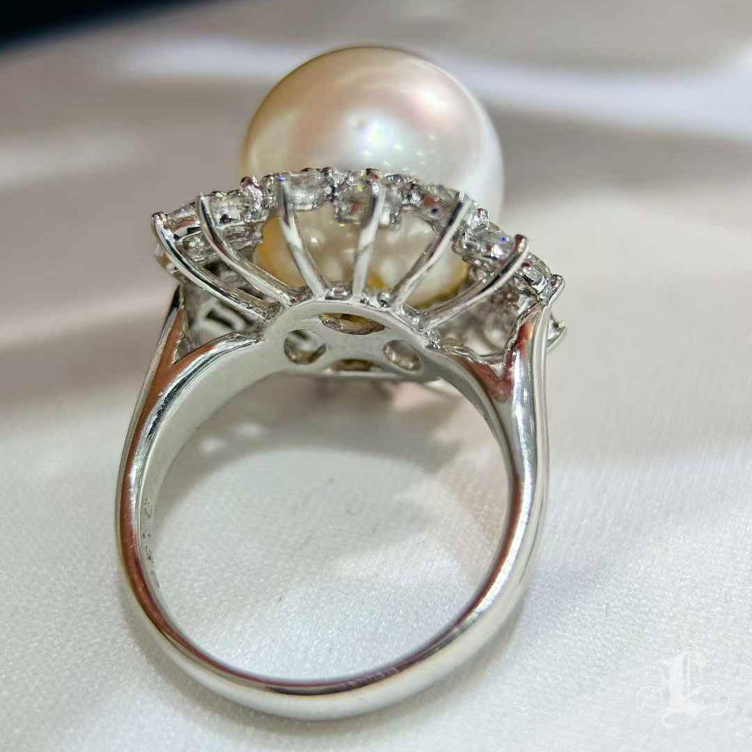 【Crown Radiance】12.5–13mm Aurora South Sea Pearl & Diamond Ring in Platinum For Sale 3