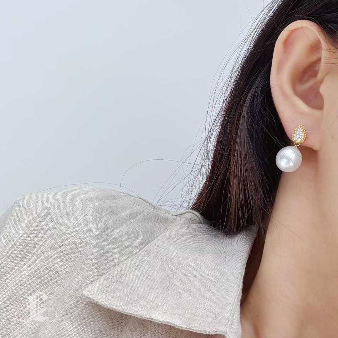 Non taillé 【Crown Radiance】12mm Aurora perle des mers du sud et diamant Boucles d'oreilles or en vente