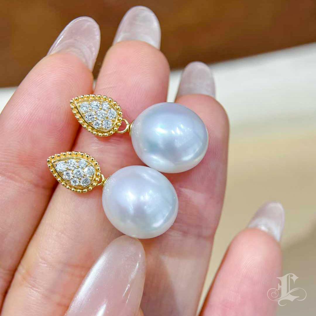 【Crown Radiance】12mm Aurora perle des mers du sud et diamant Boucles d'oreilles or Neuf - En vente à New York, NY