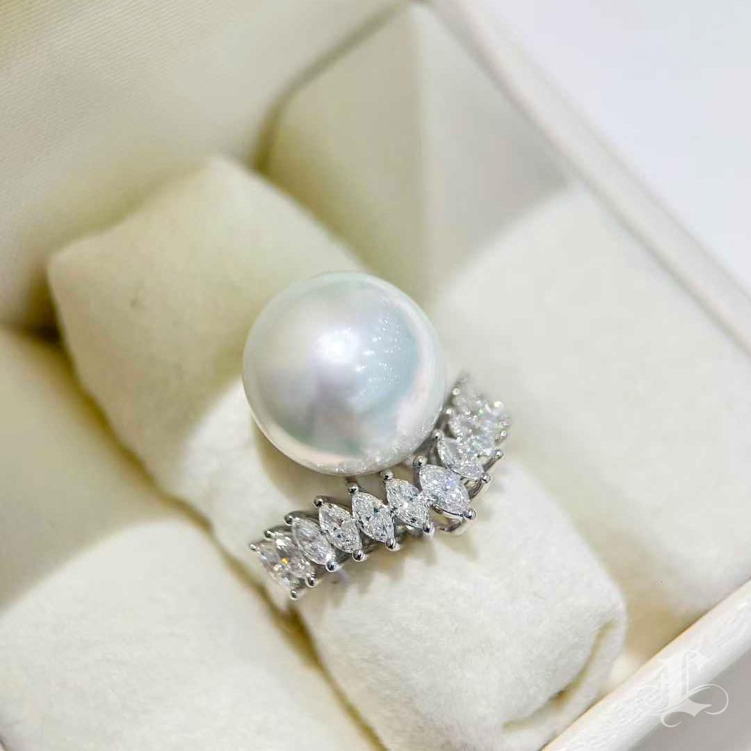 【Crown Radiance】13-14mm Südsee Perle 1.19ct Diamant Ring im Zustand „Neu“ im Angebot in New York, NY