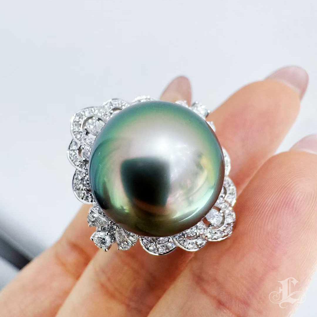 【Crown Radiance】15mm Peacock Tahitian Pearl & Diamond Halo Ring in 18K White In New Condition For Sale In New York, NY