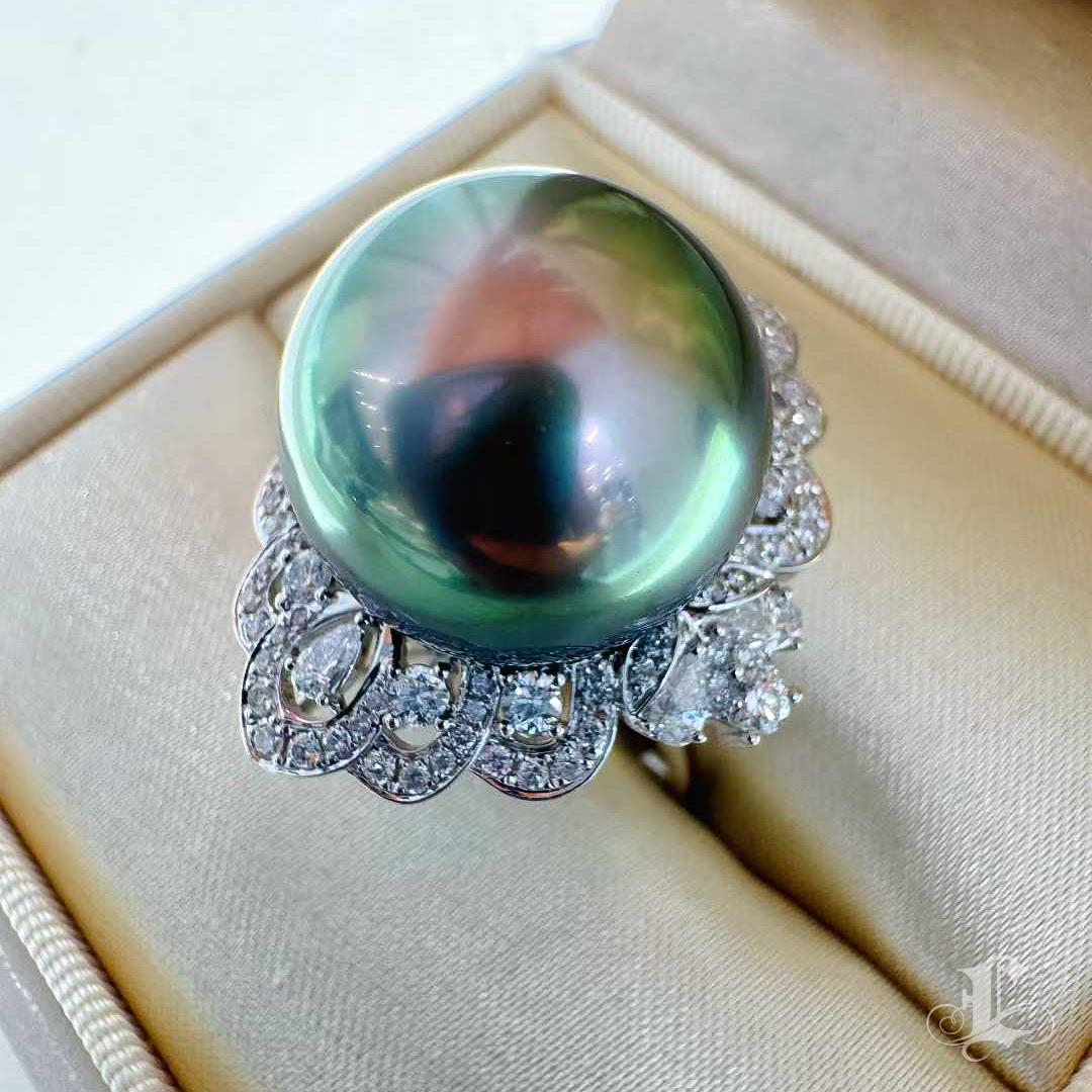 Men's 【Crown Radiance】15mm Peacock Tahitian Pearl & Diamond Halo Ring in 18K White For Sale
