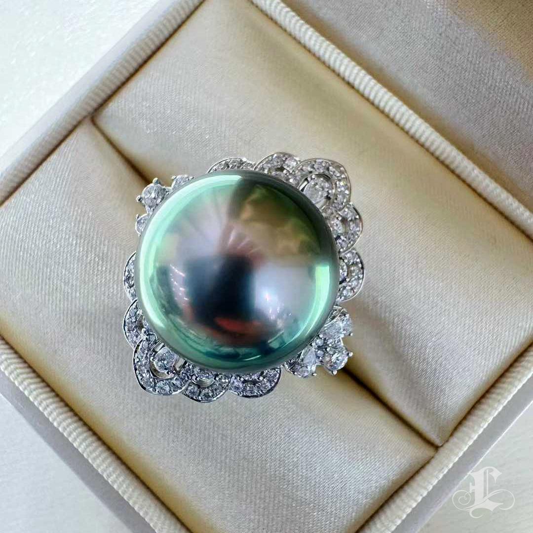 【Crown Radiance】15mm Peacock Tahitian Pearl & Diamond Halo Ring in 18K White For Sale 2