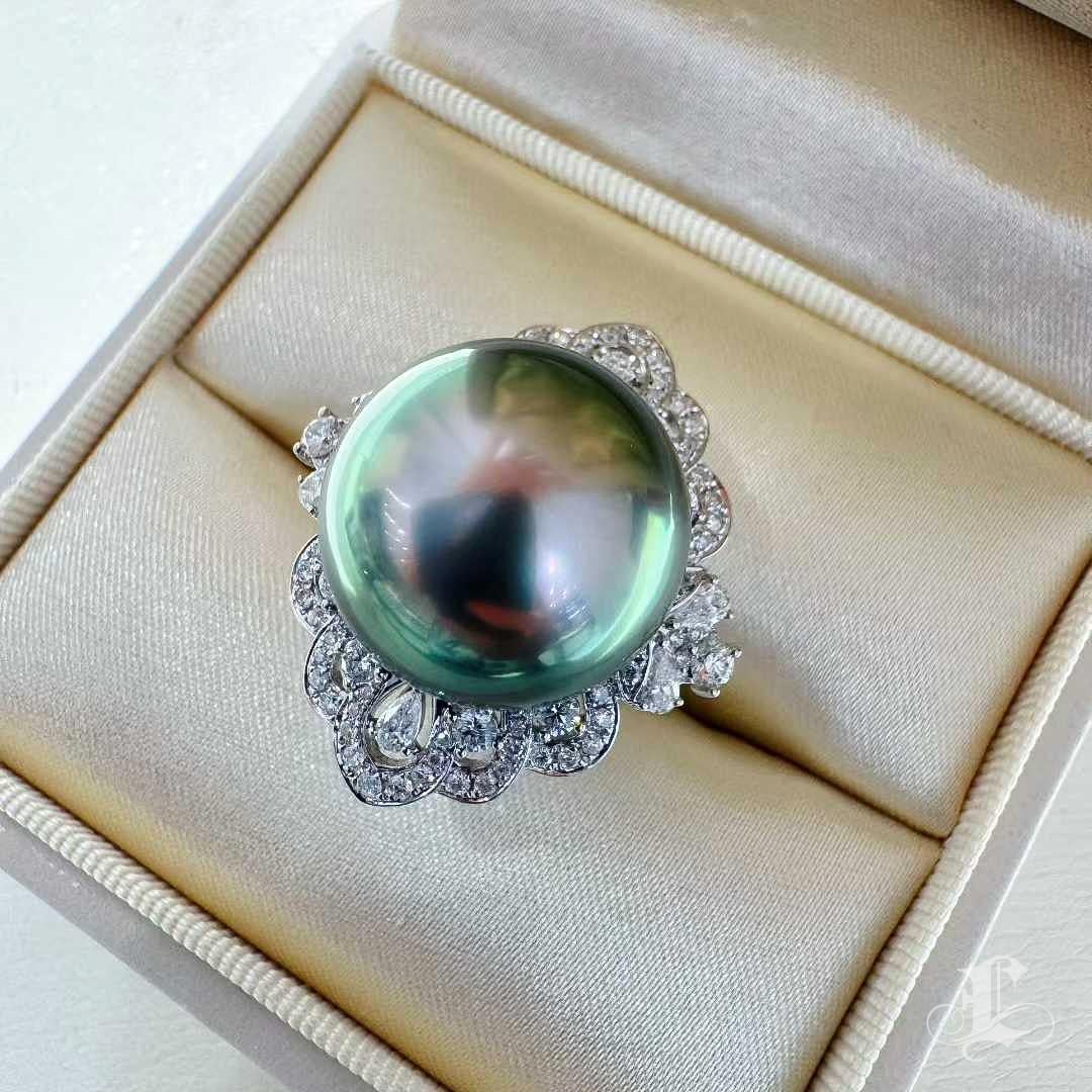 【Crown Radiance】15mm Peacock Tahitian Pearl & Diamond Halo Ring in 18K White For Sale 3