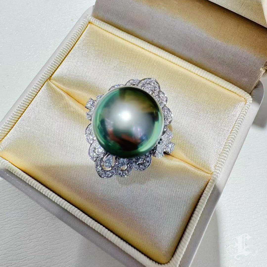 【Crown Radiance】15mm Peacock Tahitian Pearl & Diamond Halo Ring in 18K White For Sale 4