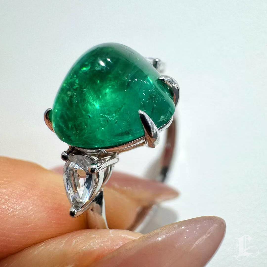 Anello con smeraldo certificato AGL - 3,85 ct. in vendita 1