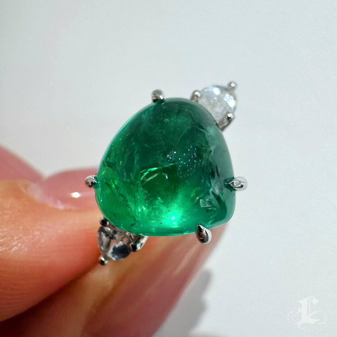 Anello con smeraldo certificato AGL - 3,85 ct. in vendita 2