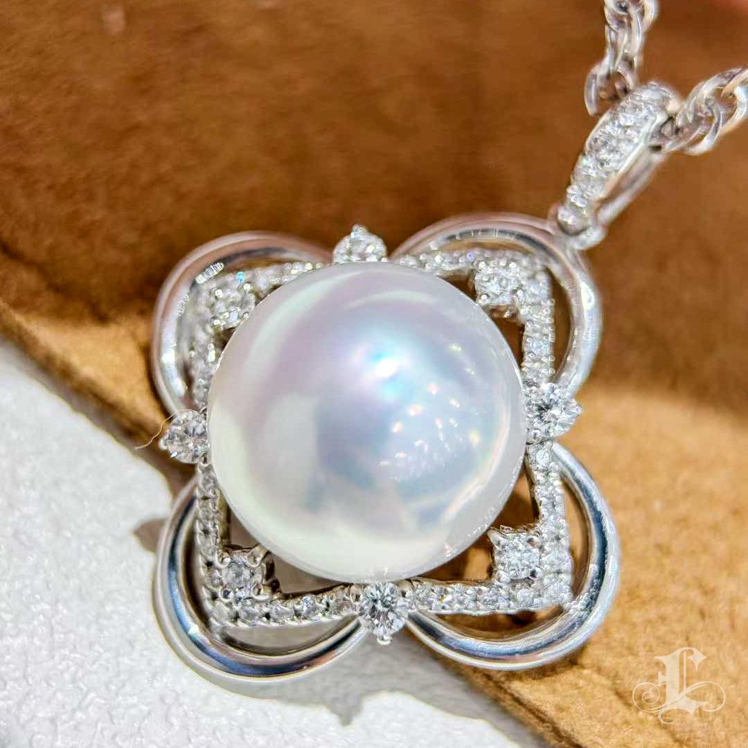Crown Radiance】Aurora 12-13mm Südsee Perle & Diamant Anhänger Halskette im Zustand „Neu“ im Angebot in New York, NY
