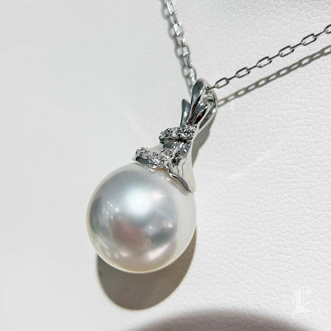 Ciondolo con perle bianche dei mari del sud e diamanti da 12-13 mm In condizioni Nuovo in vendita a New York, NY