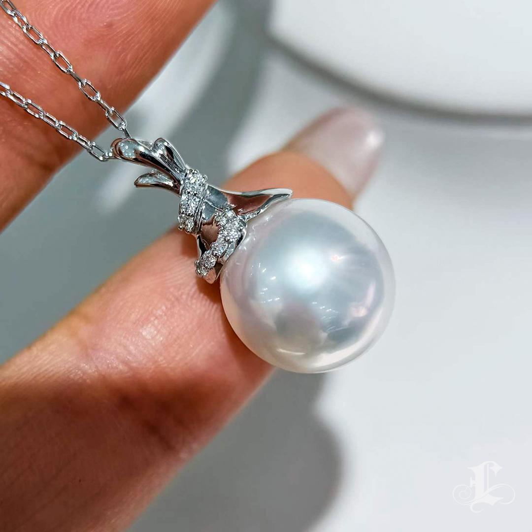 Ciondolo con perle bianche dei mari del sud e diamanti da 12-13 mm in vendita 2