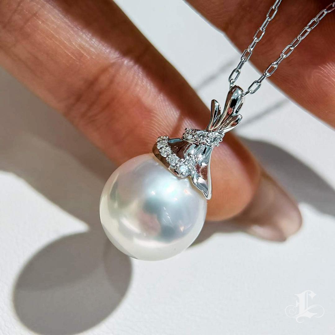Ciondolo con perle bianche dei mari del sud e diamanti da 12-13 mm in vendita 3