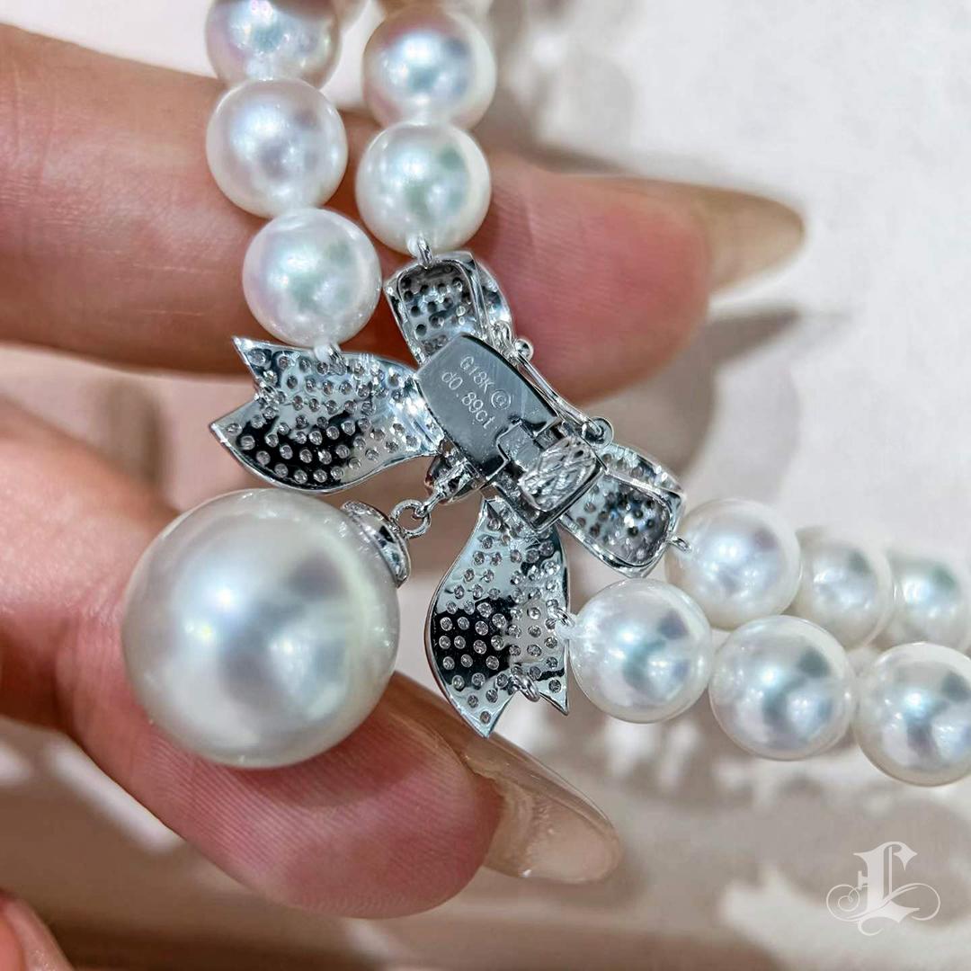 Corona Radiosa】 Collana a doppio filo di perle Akoya Aurora con chiusura a fiocco con diamanti in vendita 5