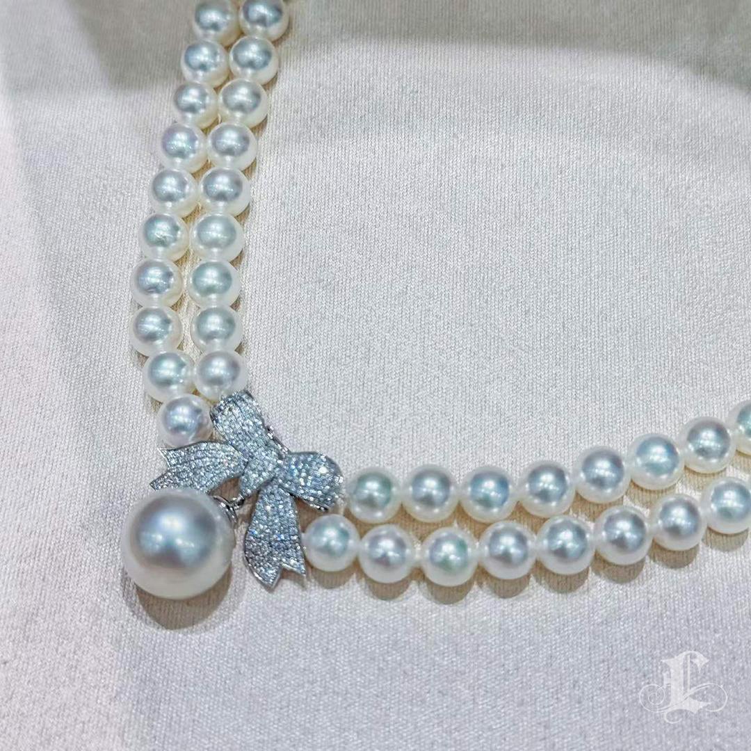 Donna Corona Radiosa】 Collana a doppio filo di perle Akoya Aurora con chiusura a fiocco con diamanti in vendita