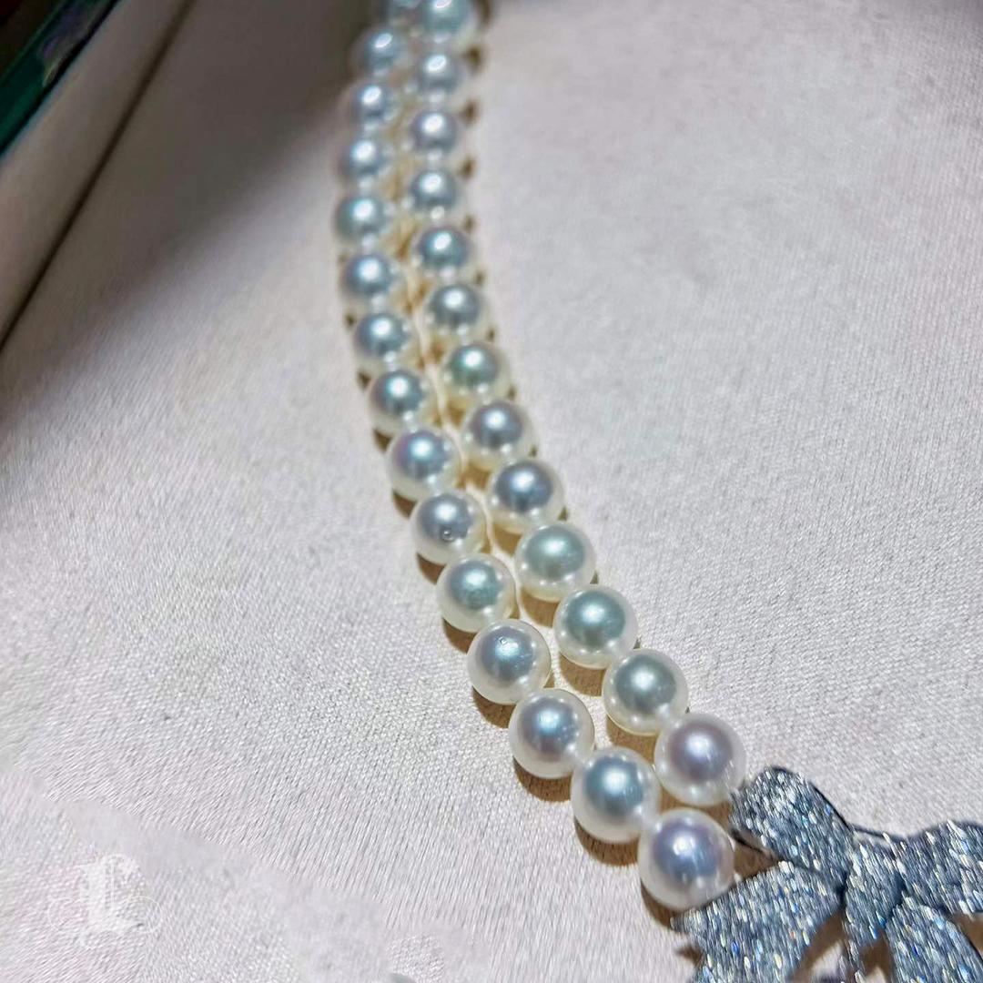 Corona Radiosa】 Collana a doppio filo di perle Akoya Aurora con chiusura a fiocco con diamanti in vendita 1