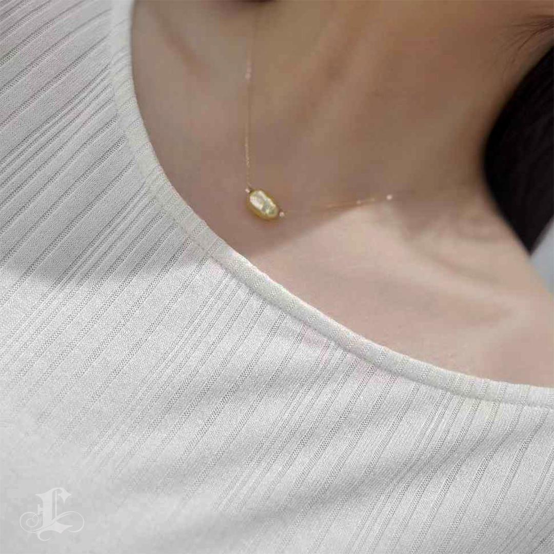 Grezzo Corona Radiosa】 Collana con ciondolo di perle Keshi in oro aurora in vendita