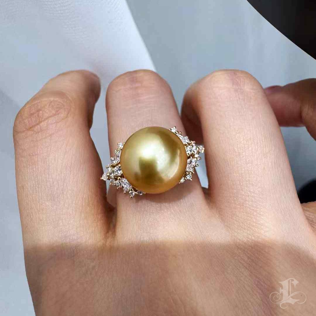 【Crown Radiance】Aurora Golden South Sea Pearl and Diamond Pendant & Ring Set In New Condition For Sale In New York, NY