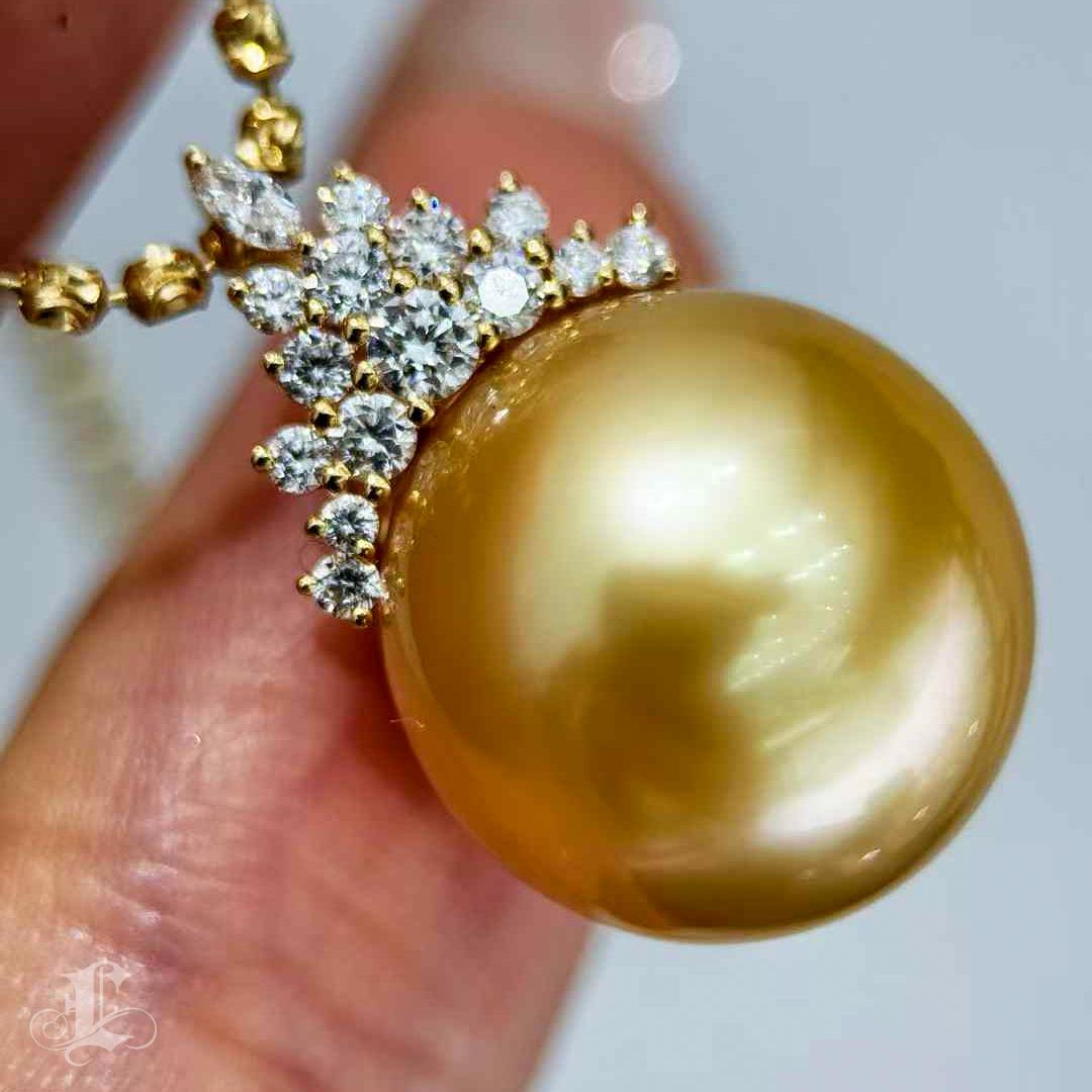 Women's 【Crown Radiance】Aurora Golden South Sea Pearl and Diamond Pendant & Ring Set For Sale