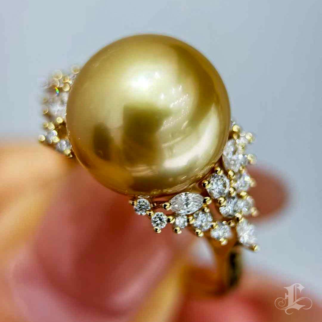 【Crown Radiance】Aurora Golden South Sea Pearl and Diamond Pendant & Ring Set For Sale 1