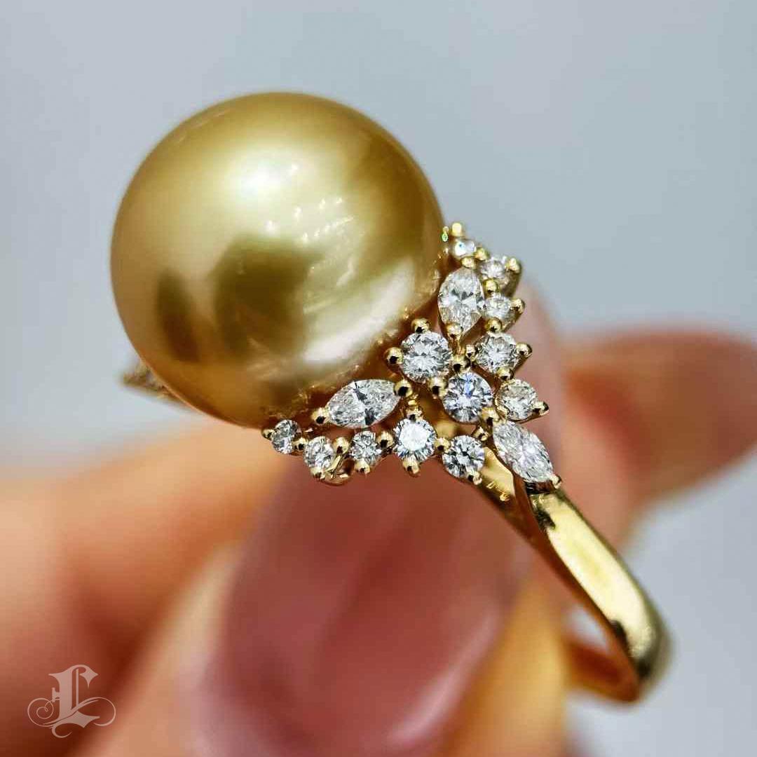 【Crown Radiance】Aurora Golden South Sea Pearl and Diamond Pendant & Ring Set For Sale 2