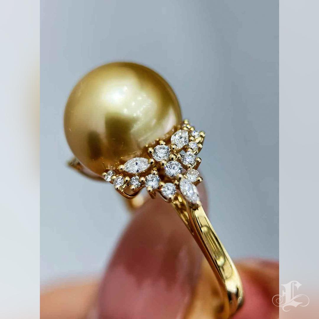 【Crown Radiance】Aurora Golden South Sea Pearl and Diamond Pendant & Ring Set For Sale 3
