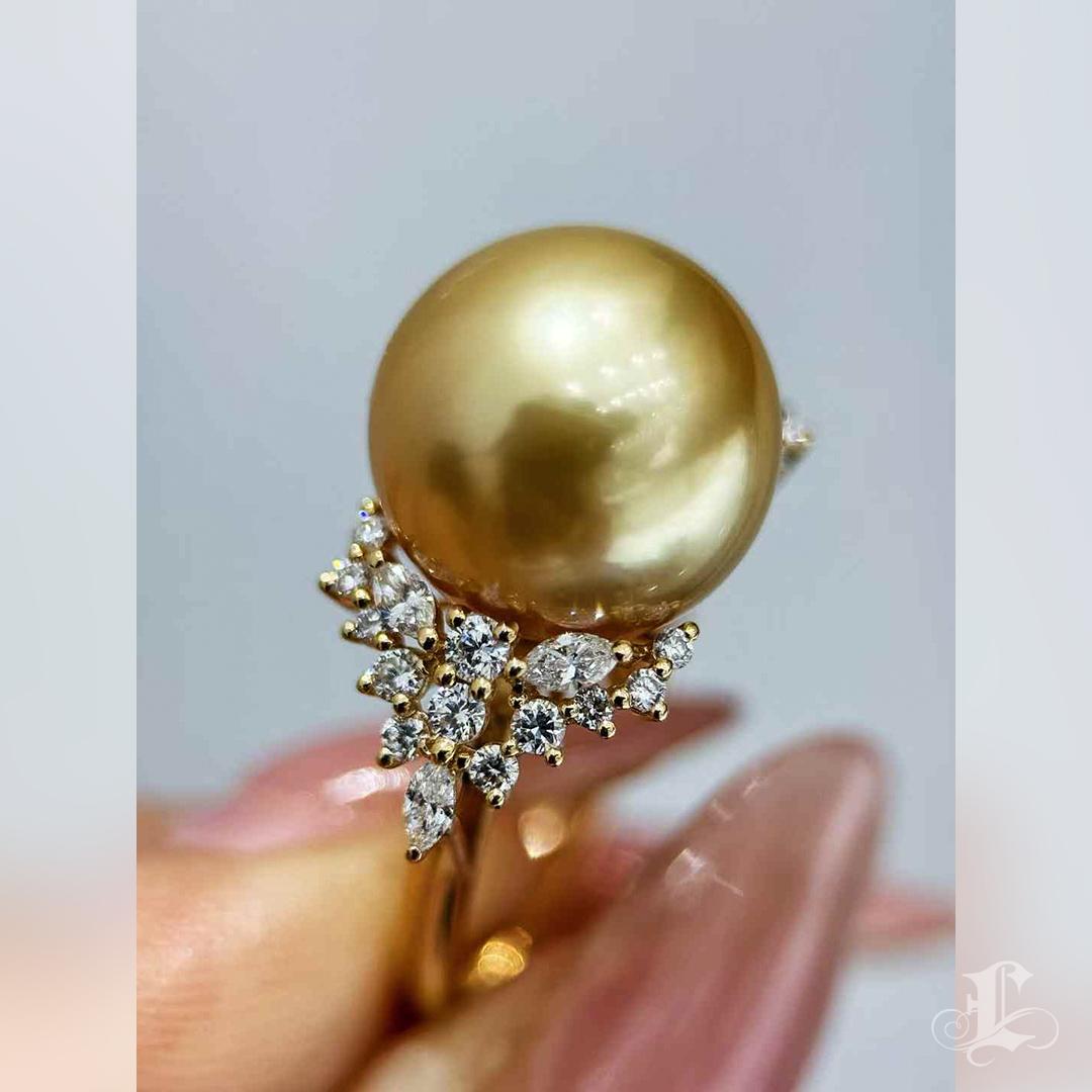 【Crown Radiance】Aurora Golden South Sea Pearl and Diamond Pendant & Ring Set For Sale 4