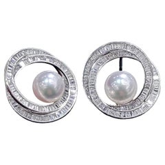 【Crown Radiance】Aurora Orbit Akoya Pearl 
Baguette Diamond Earrings