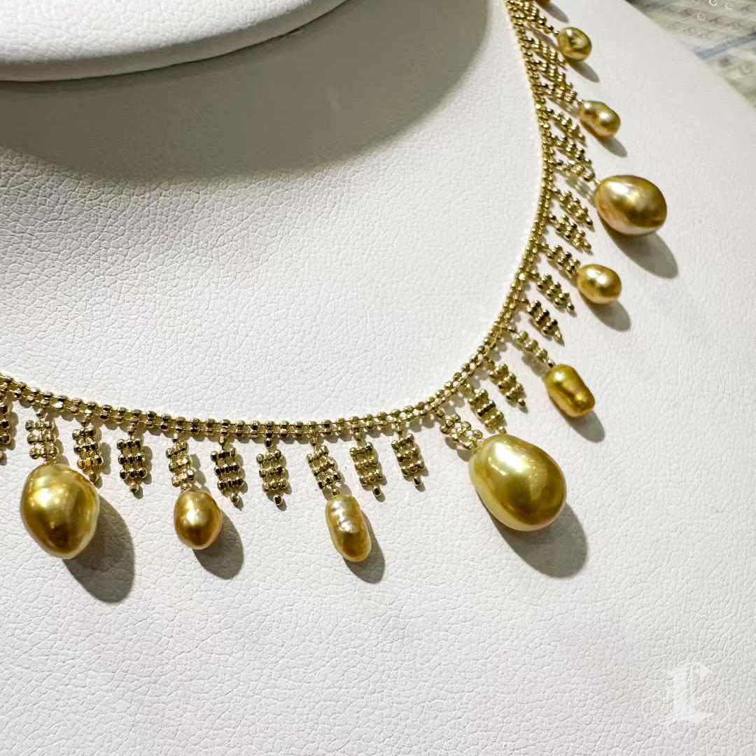 Women's 【Crown Radiance】Aurora South Sea Keshi Pearl Necklace in 18K Yellow Gold For Sale