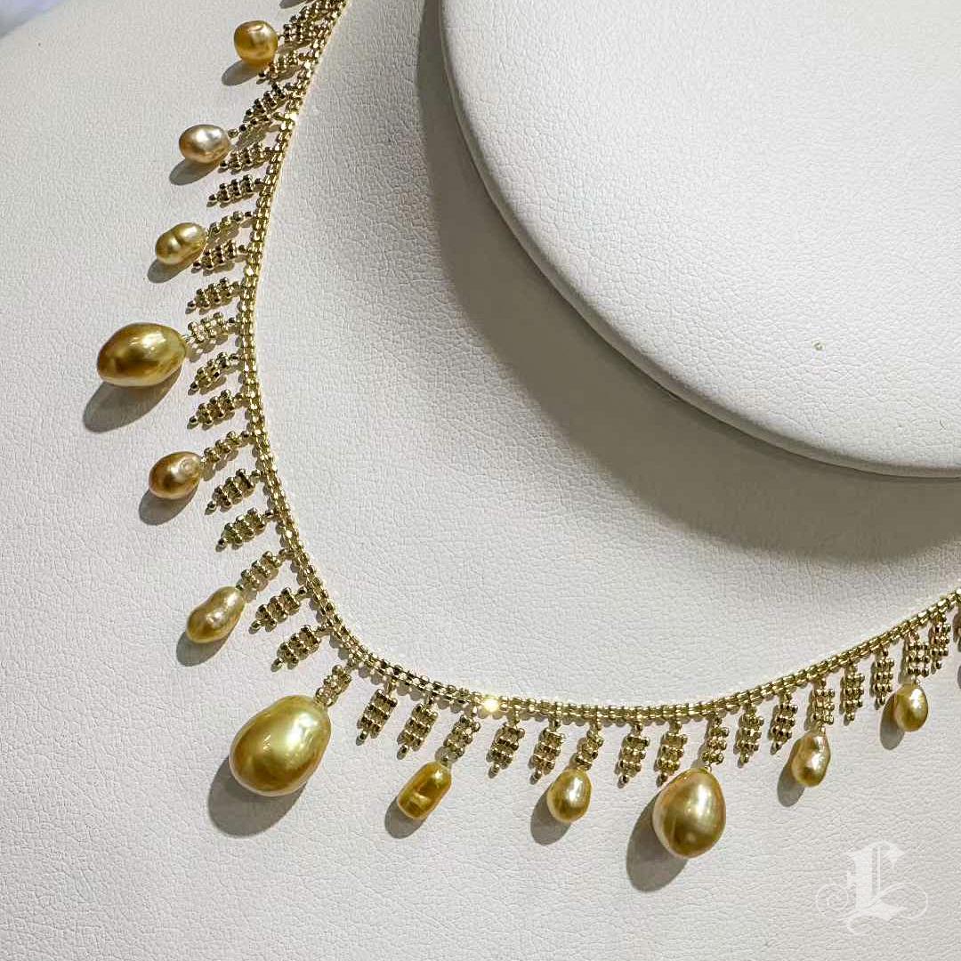 【Crown Radiance】Aurora South Sea Keshi Pearl Necklace in 18K Yellow Gold For Sale 1