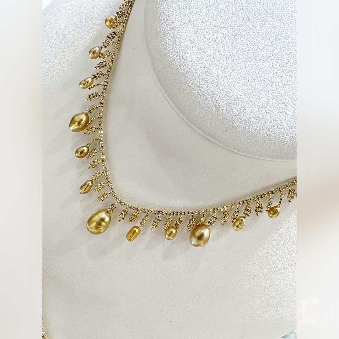 【Crown Radiance】Aurora South Sea Keshi Pearl Necklace in 18K Yellow Gold For Sale 2