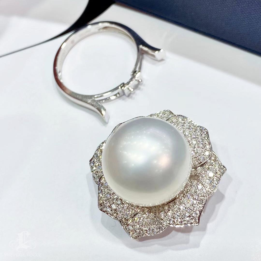 【Crown Radiance】Aurora South Sea Pearl Convertible Flower Ring Pendant In New Condition For Sale In New York, NY