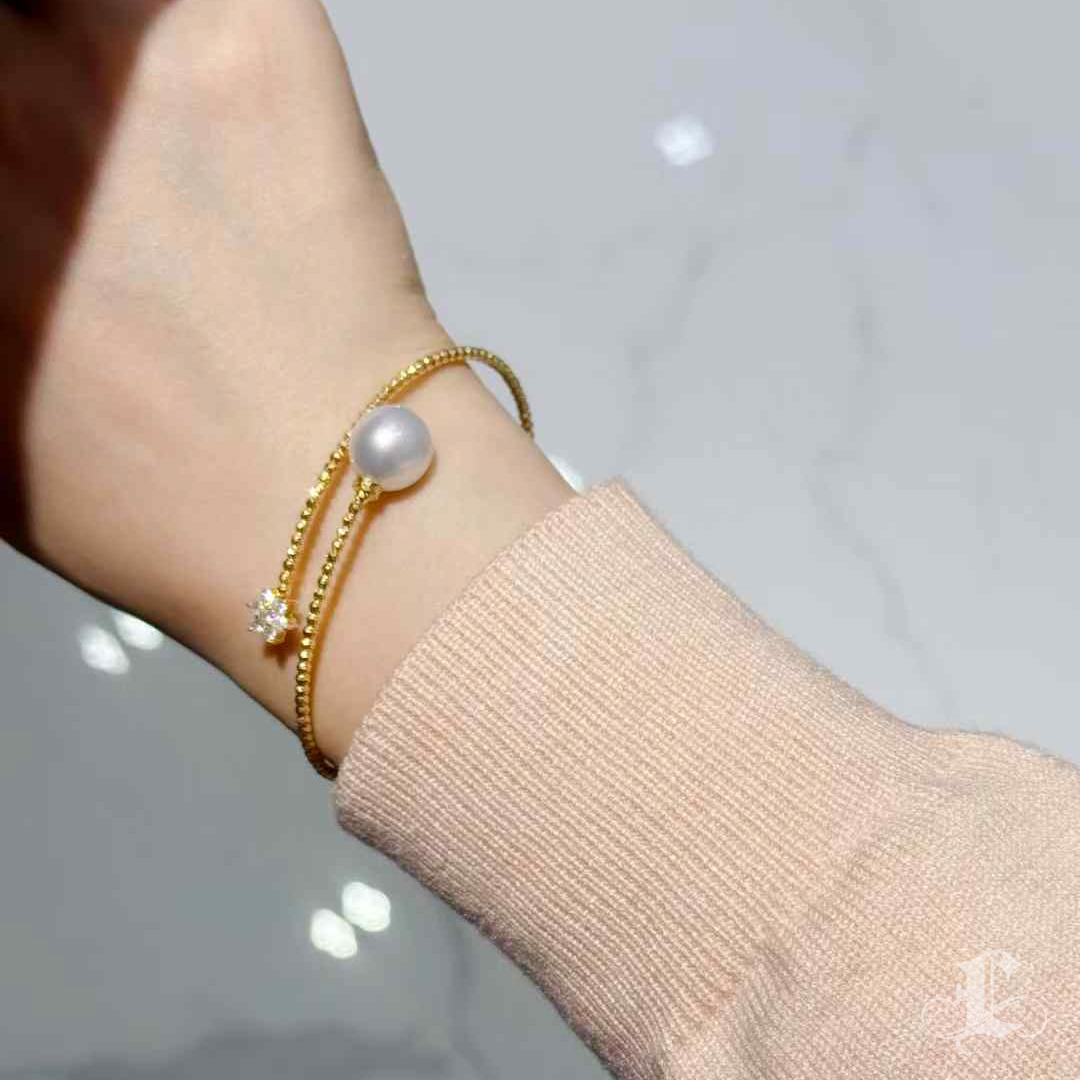 Uncut 【Crown Radiance】Aurora South Sea Pearl & Diamond Elastic Bangle For Sale