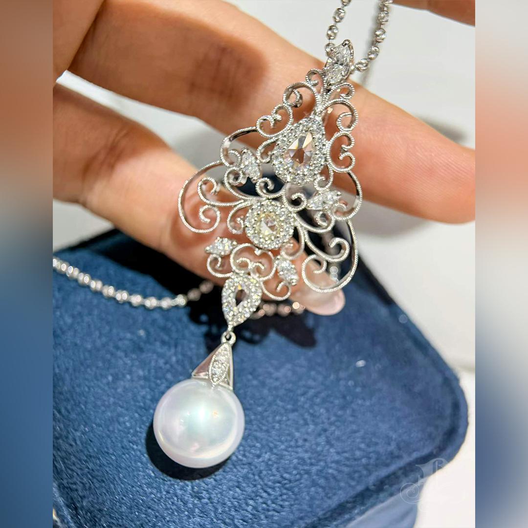 Donna Corona Radiosa】 Ciondolo con diamanti e perle dei mari del sud dell'aurora in vendita