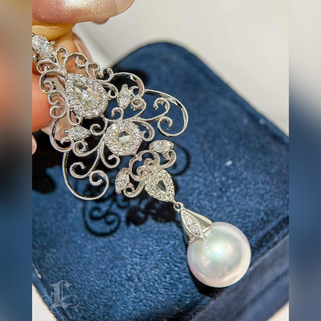 Corona Radiosa】 Ciondolo con diamanti e perle dei mari del sud dell'aurora in vendita 1